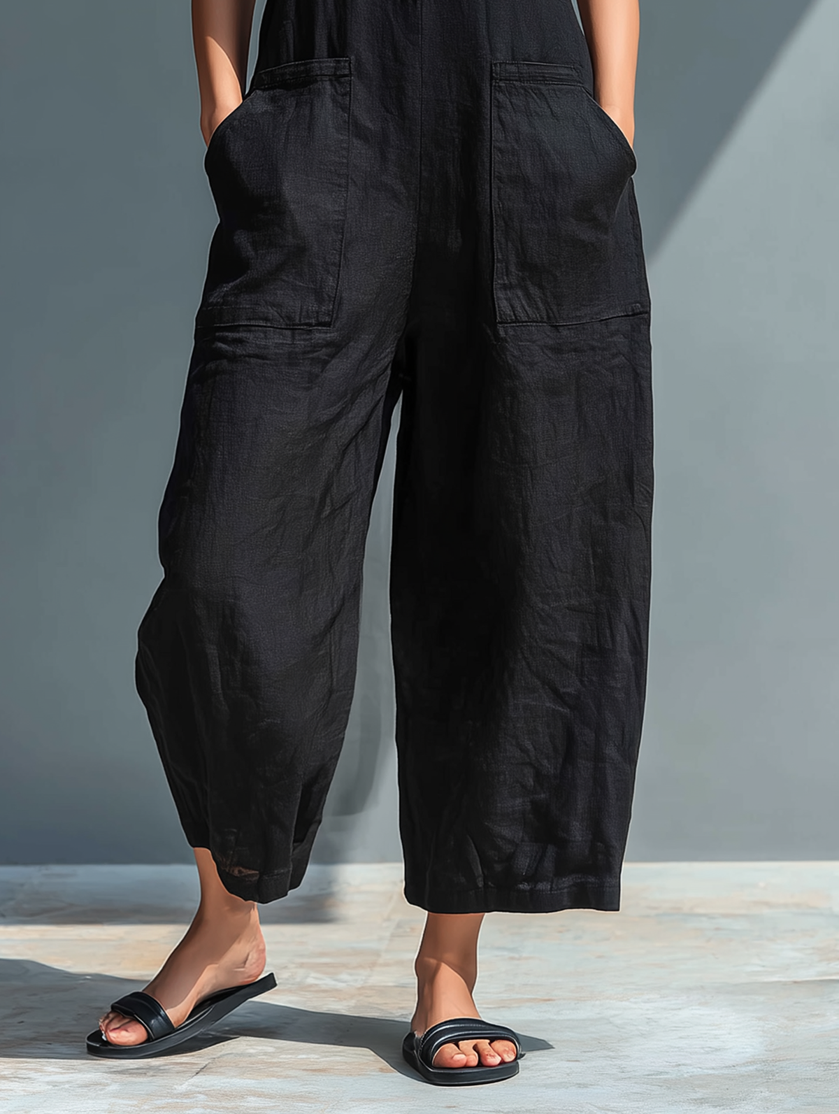 Larson - Ärmellose minimalistische Latzhose aus Mischleinen für Damen mit hohem Kragen und Knöpfen